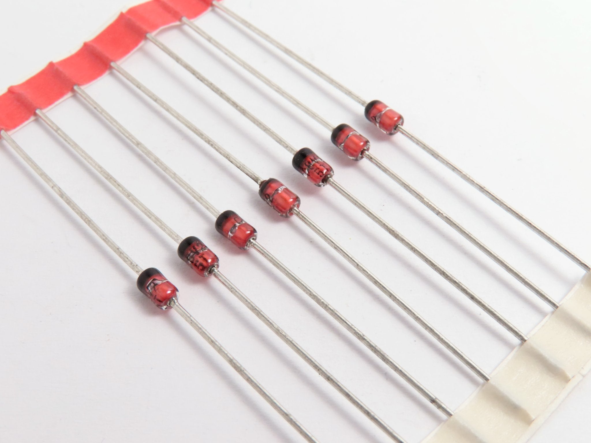 Dioda zenerova 8,2V/1,3W