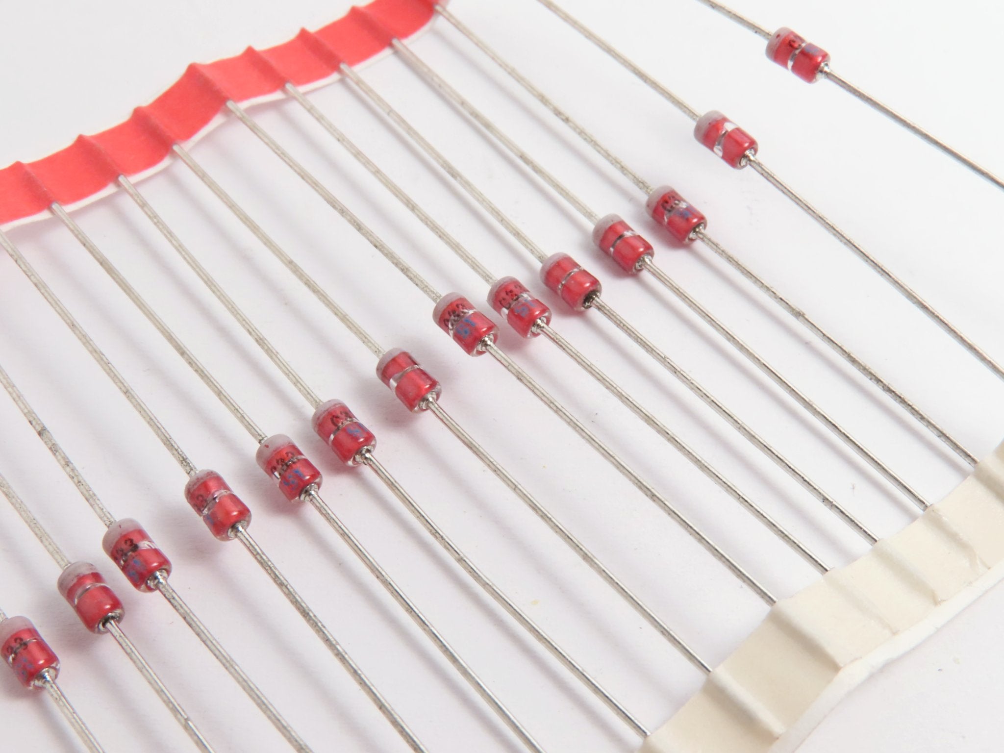 Dioda zenerova 33V/1,3W