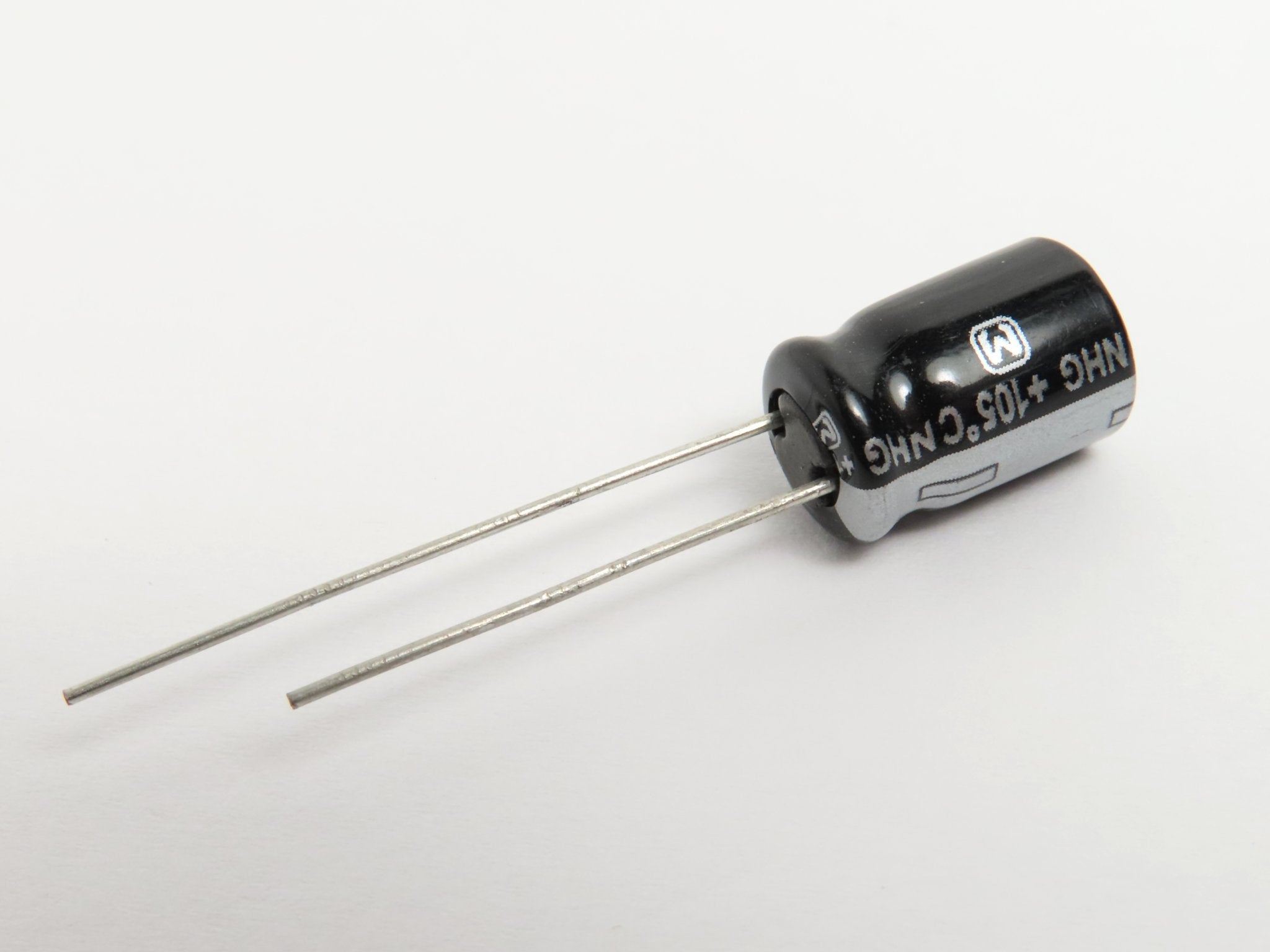 Kondenzátor elektrolytický 220UF/25V