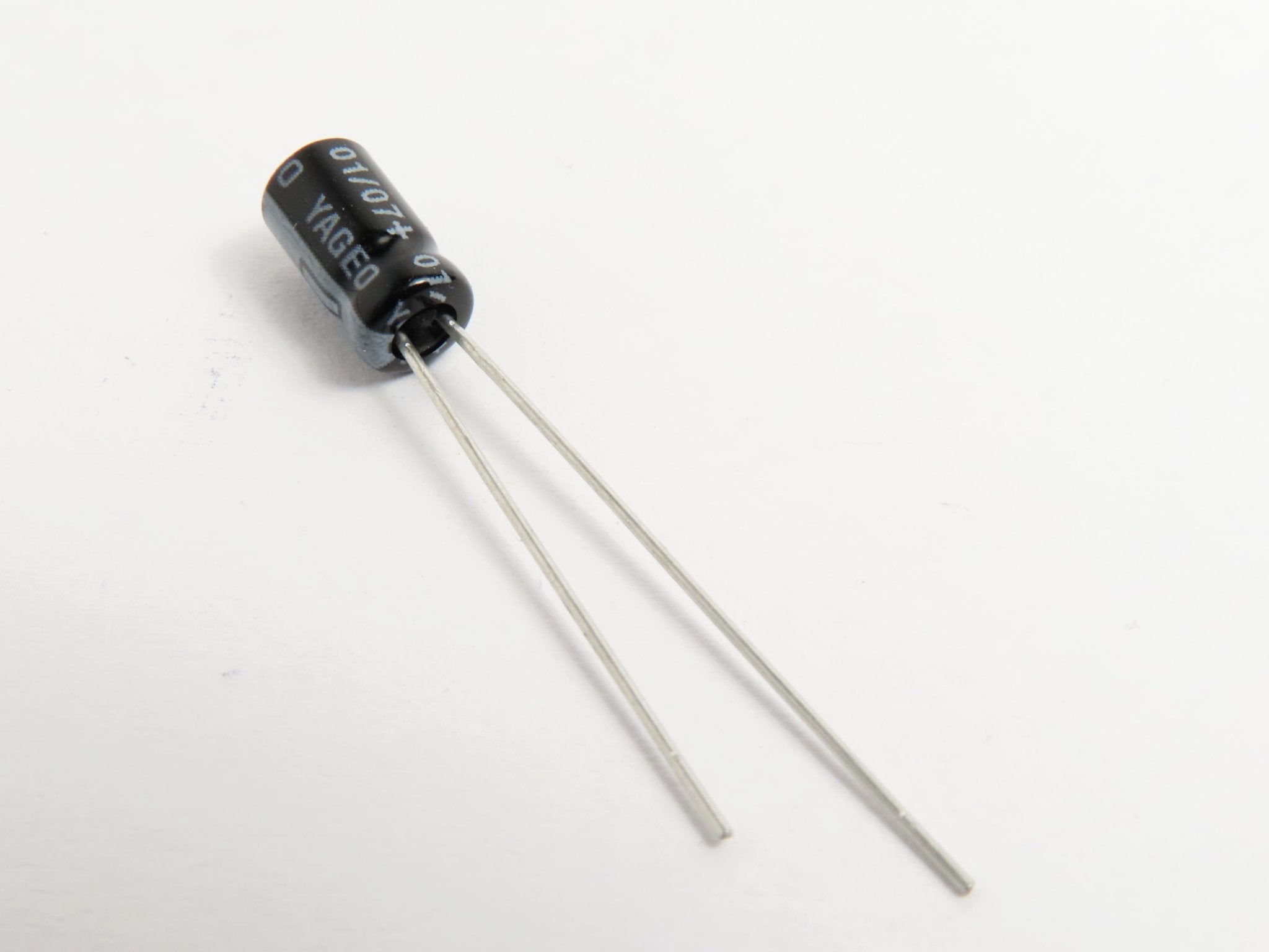Kondenzátor elektrolytický 2,2UF/50V