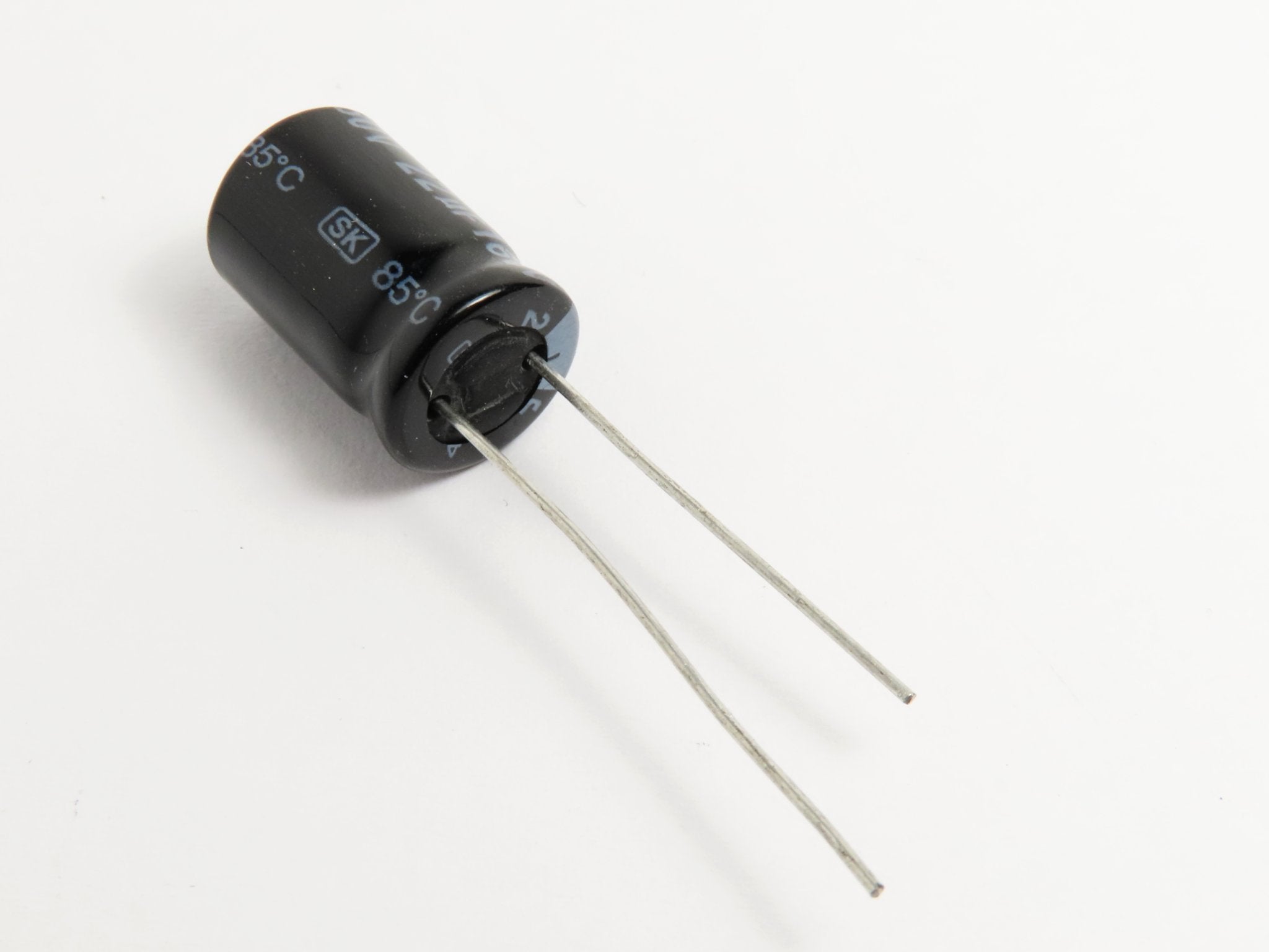 Kondenzátor elektrolytický 22UF/160V