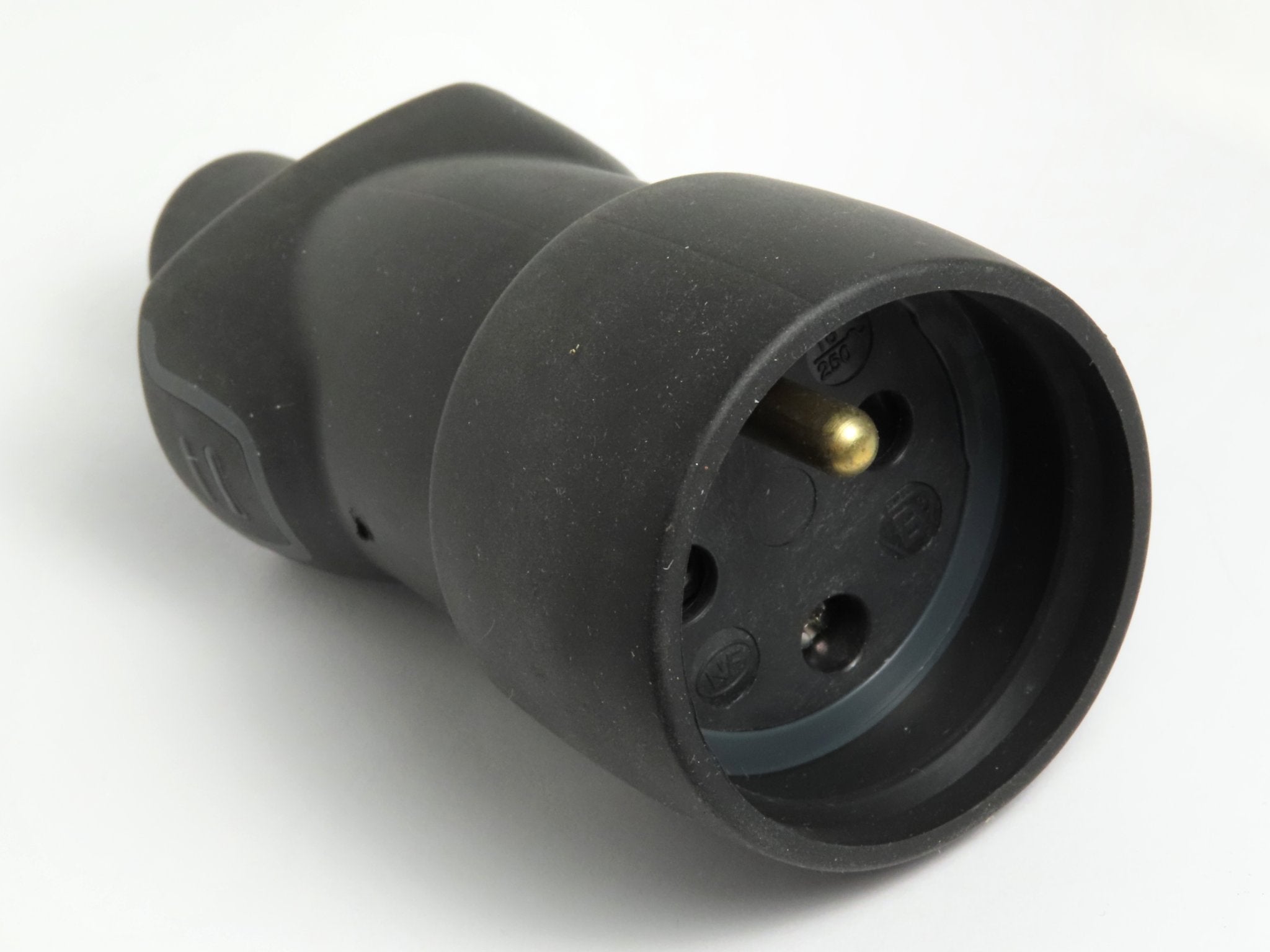 Zásuvka na kabel Legrand 230V