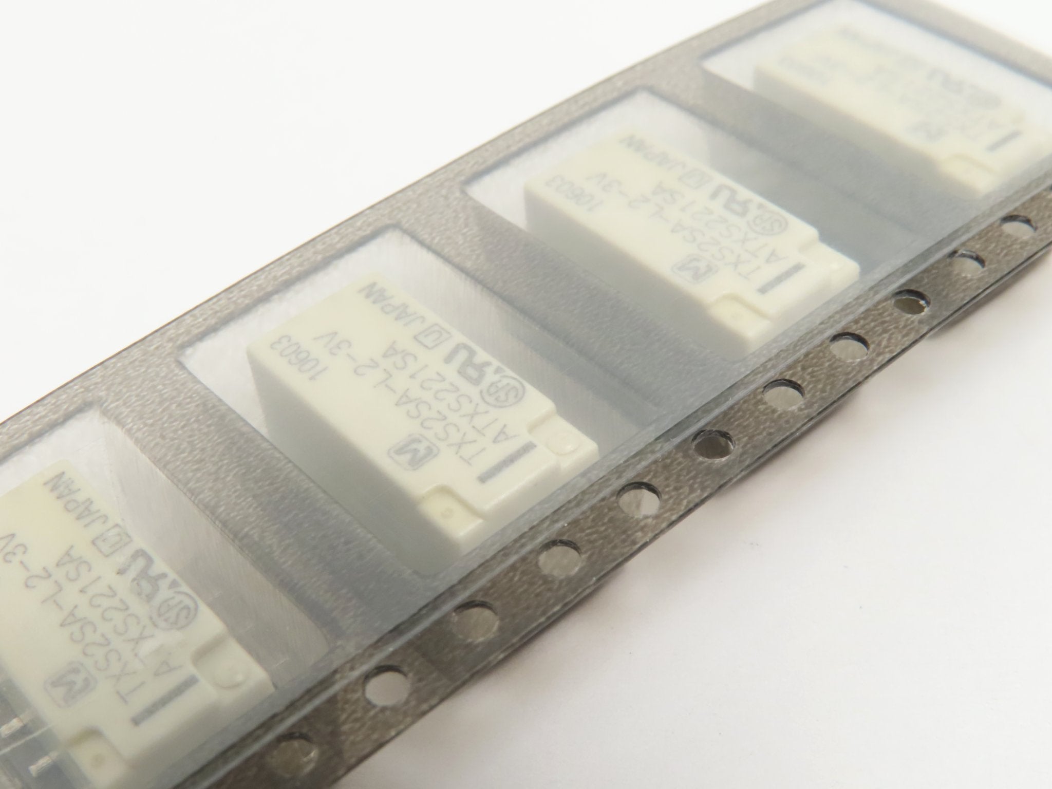 Relé SMD cívka 2X3V/24mA kontakt 110V/1A