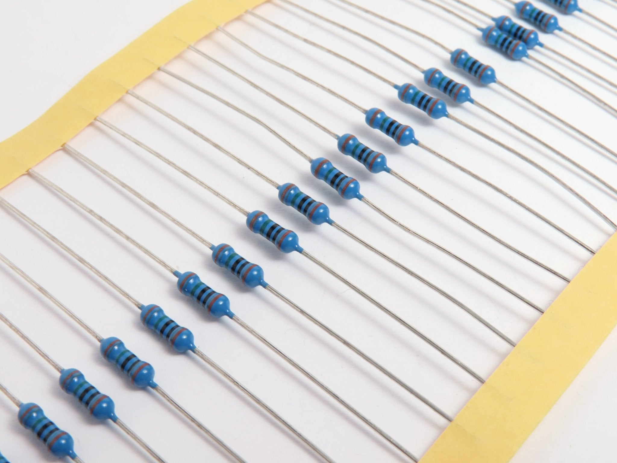 Rezistor 10M/0,6W (10 ks)