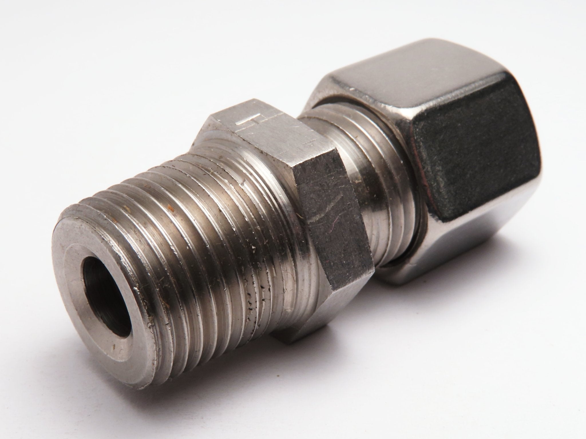 Šroubení-hrdlo přímé kuželové nerezové AP10-L 3/8 NPT