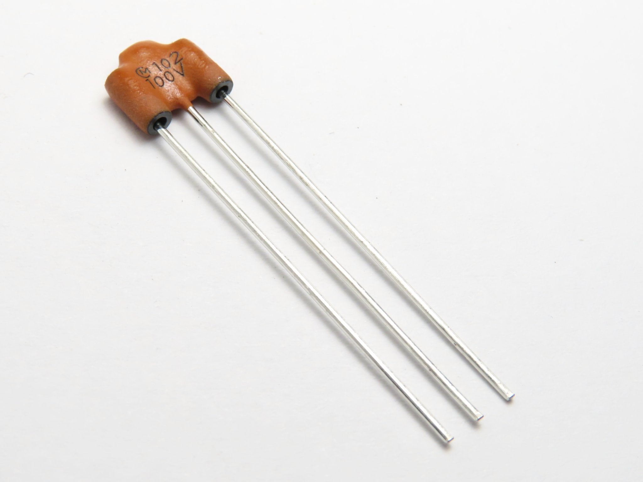 Filtr keramický  1nF/6A/100V